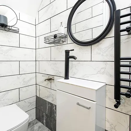 New-business & Group Stays-5 Bed-sleeps 10-parking-by Fabaccommodation Ferienhaus Bristol