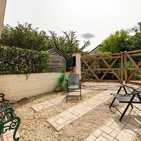 Ferienhaus New-business & Group Stays-5 Bed-sleeps 10-parking-by Fabaccommodation